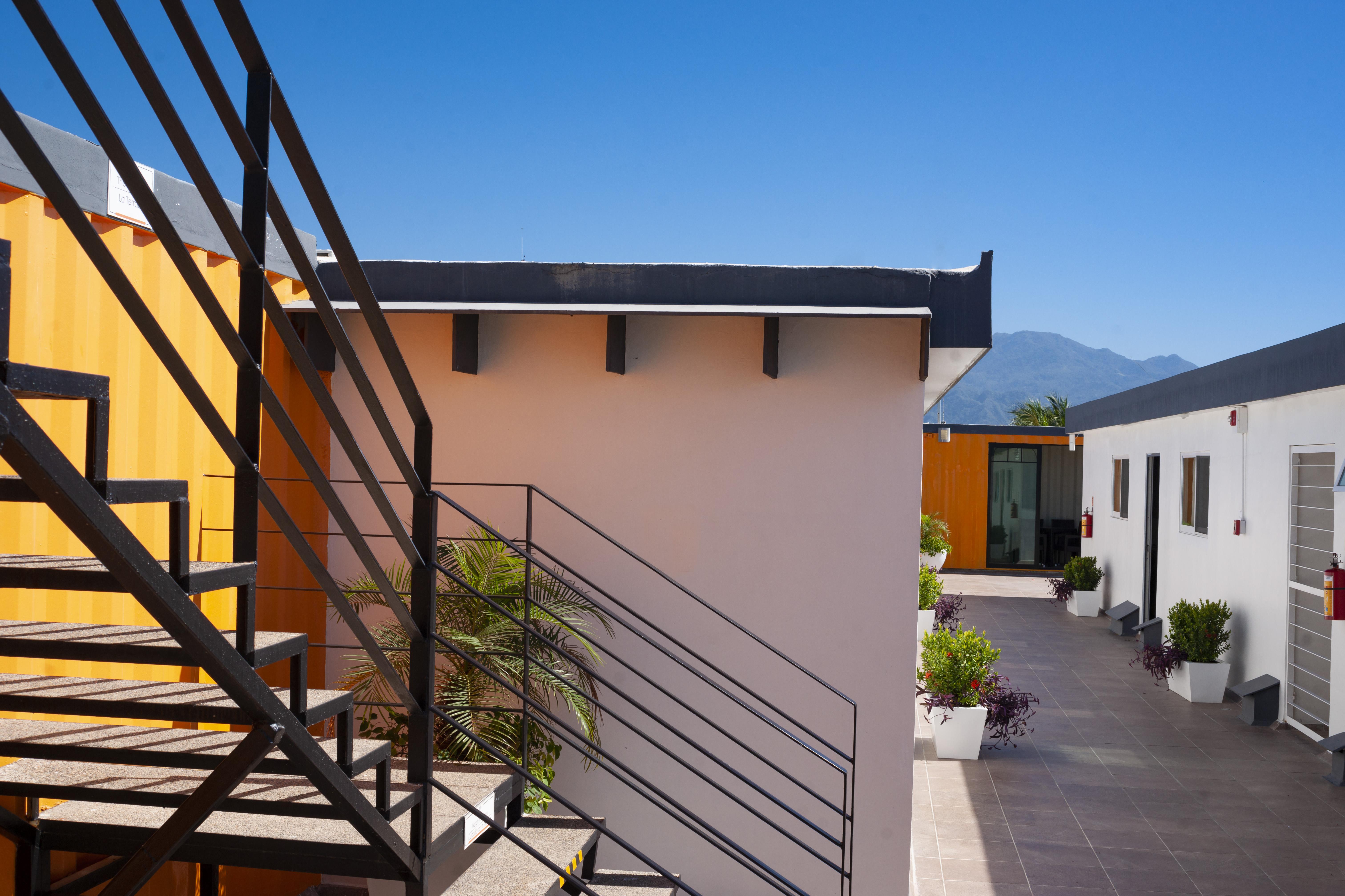 פוארטו ואלארטה Container Inn Hotel Aeropuerto מראה חיצוני תמונה